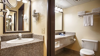 Suite, 2 Queen Beds, Non Smoking, Microwave (with Sofabed)