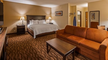 Suite, 1 King Bed, Non Smoking, Jetted Tub (with Sofabed)