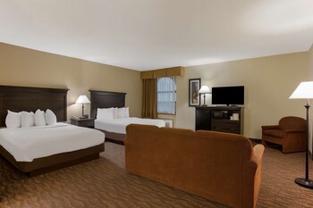 Suite, 2 Queen Beds, Non Smoking, Microwave (with Sofabed)