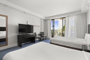 Standard Room, 2 Double Beds, Pool View