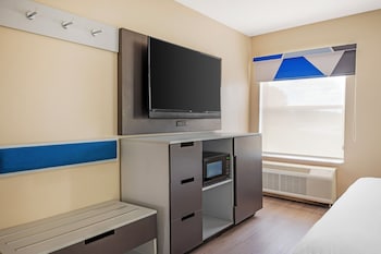 Standard Room, 1 King Bed, Accessible, Refrigerator & Microwave