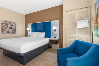 Standard Room, 1 King Bed, Accessible, Refrigerator & Microwave