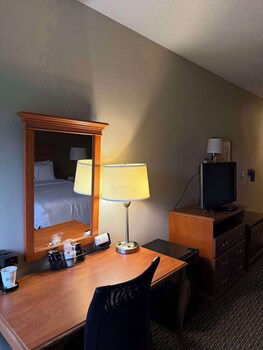 Standard Room, 1 King Bed, Accessible, Refrigerator & Microwave