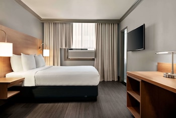 Standard Room, 1 Queen Bed
