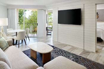 Executive Suite, 1 King Bed with Sofa bed, Balcony, Ocean View