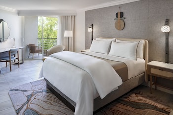 Executive Suite, 1 King Bed with Sofa bed, Balcony, Ocean View