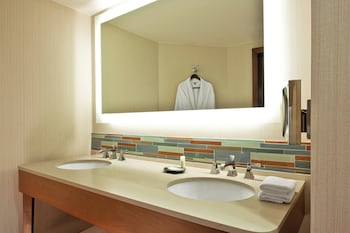 Room, 2 Queen Beds, Balcony (Island, View)
