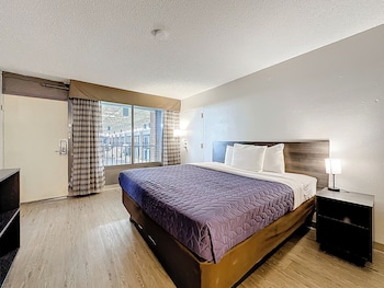 Deluxe Room, 1 King Bed, Non Smoking