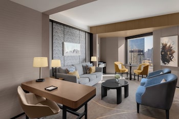 Suite, 1 King Bed, Club Lounge Access (Hana)
