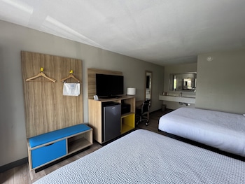 Deluxe Room, 2 Queen Beds, Non Smoking