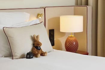 Deluxe Room, 1 King Bed with Sofa bed, Pool View