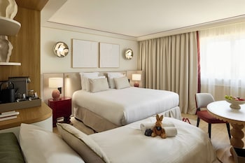 Deluxe Room, 1 King Bed with Sofa bed, Pool View