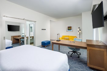 Studio, 1 King Bed, Accessible, Non Smoking (Roll-in Shower)