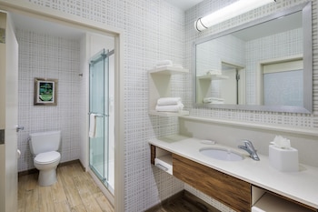 Studio, 1 King Bed, Non Smoking, Refrigerator & Microwave (Wet Bar)