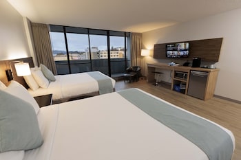 Standard Room, 2 Queen Beds, Balcony, Partial Ocean View