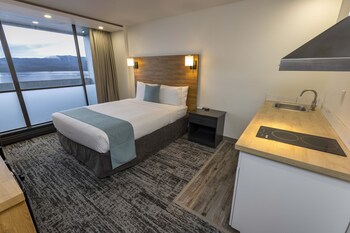 Deluxe Room, 1 Queen Bed, Kitchenette, Ocean View