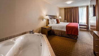 Suite, 1 King Bed, Non Smoking, Jetted Tub (with Sofabed)