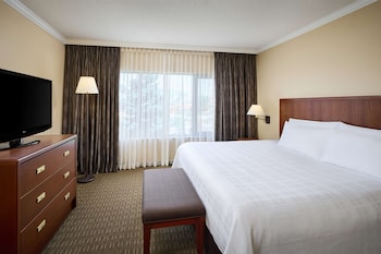 Suite, 1 King Bed, Non Smoking, Balcony (Atrium View;Separate Living Room)