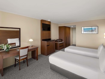 Deluxe Room, 1 King Bed (City Side)