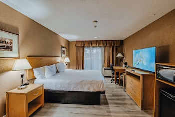 Suite, 1 King Bed, Non Smoking, Balcony
