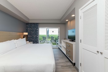 Suite, 1 King Bed, Patio (Ground Floor)