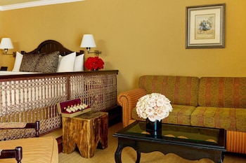 Junior Queen Suite