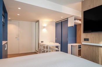 Suite, 1 Queen Bed, Kitchenette