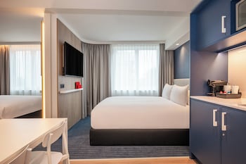 Suite, 1 Queen Bed, Kitchenette