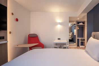 Suite, 1 Queen Bed, Kitchenette
