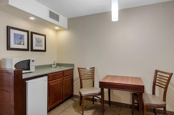 Suite, 1 King Bed, Non Smoking