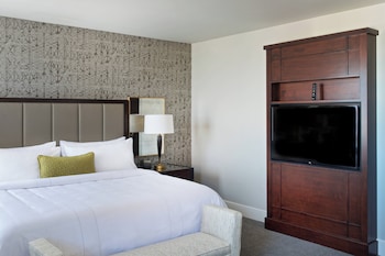 Club Room, 1 King Bed with Sofa bed