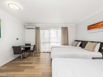 Family Room, Multiple Beds