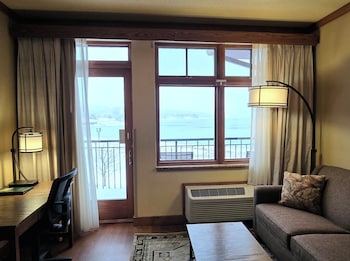 Room, 1 King Bed, Lake View