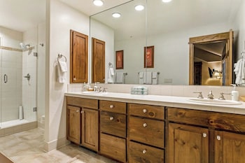 Condo, 3 Bedroom 3 Bathrooms (Platinum)