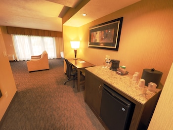 Deluxe Suite, 1 King Bed with Sofa bed