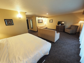 Deluxe Suite, 1 King Bed with Sofa bed