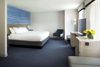Room, 1 King Bed, Courtyard View