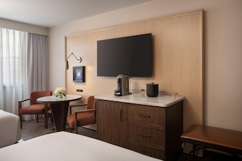 Room, Multiple Beds (1 King & 1 Double)
