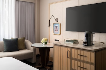 Room, 1 King Bed, Courtyard View
