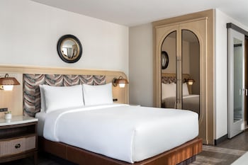 Deluxe Room, 1 King Bed