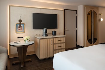 Room, 1 King Bed, Courtyard View
