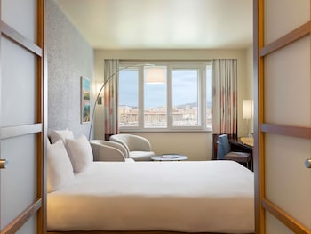 Deluxe Room, 1 Queen Bed, Harbor View