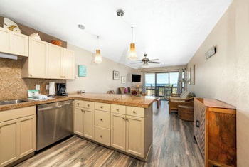 Condo, 2 Bedrooms, Kitchen