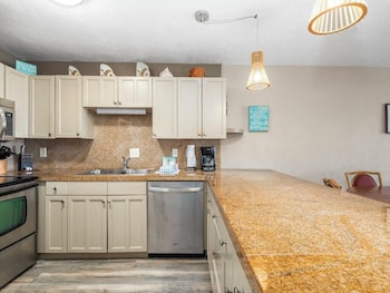 Condo, 2 Bedrooms, Kitchen