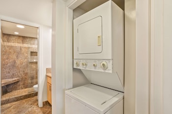 2 Bedroom Deluxe Suite