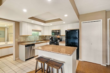 1 Bedroom Partial Ocean View Suite