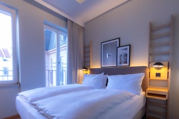 Standard Room, 1 Queen Bed