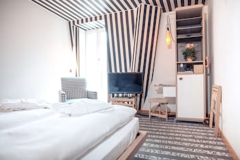 Standard Room, 1 Queen Bed