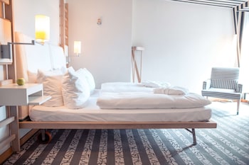 Standard Room, 1 Queen Bed
