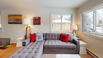 Condo, 2 Bedrooms (Villas 1210)